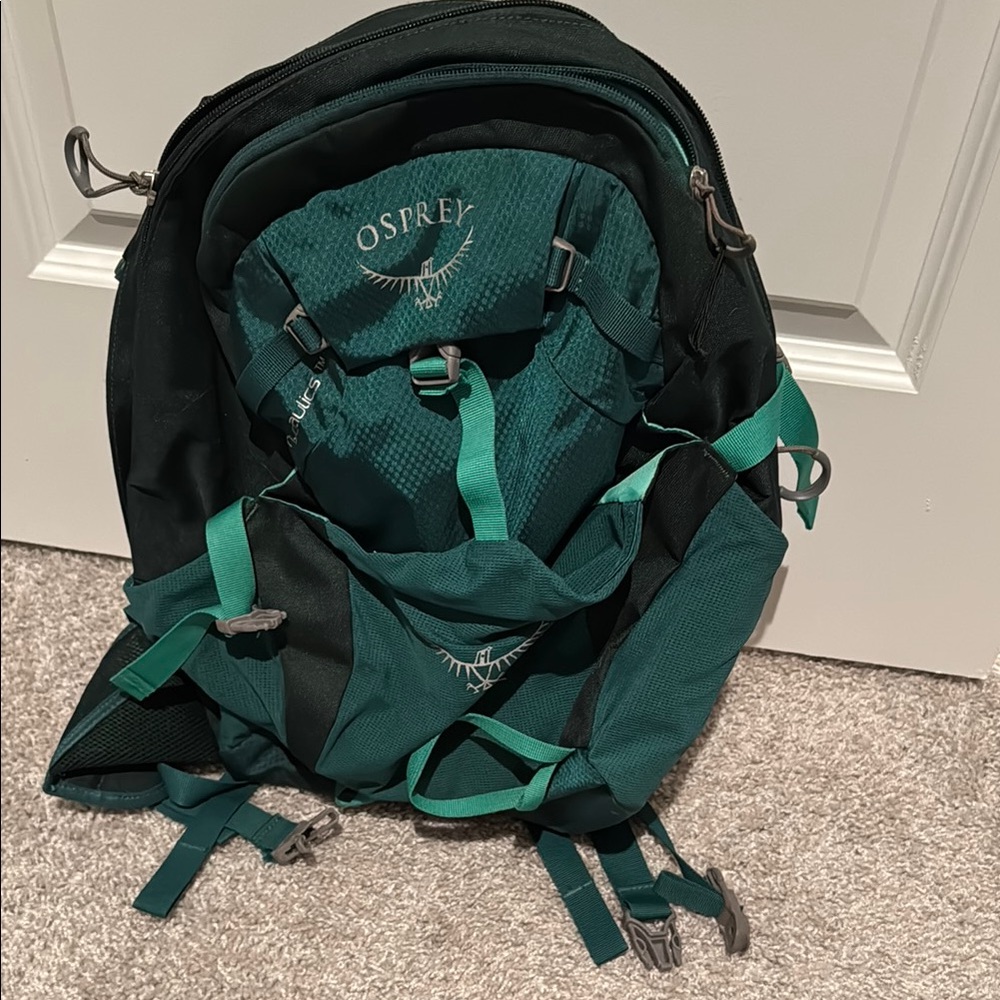 Osprey Men's Green Backpack